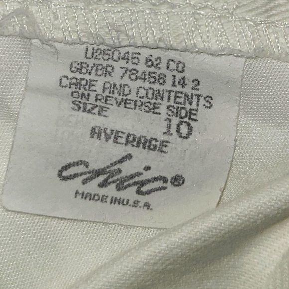 Vintage Size 10 Chic White Denim Shorts. Front Yoke and Pleats! - Picture 11 of 15